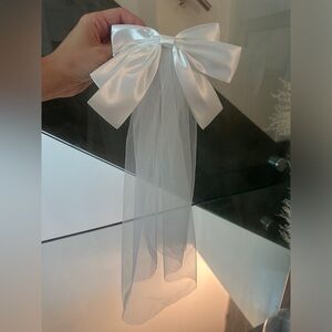 BRIDE VEIL HAIRCLIP WITH BOW